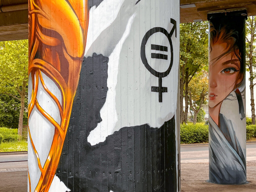 10 Säulen, 10 Künstler*innen, 10 Bilder in Frankfurt-Ginnheim