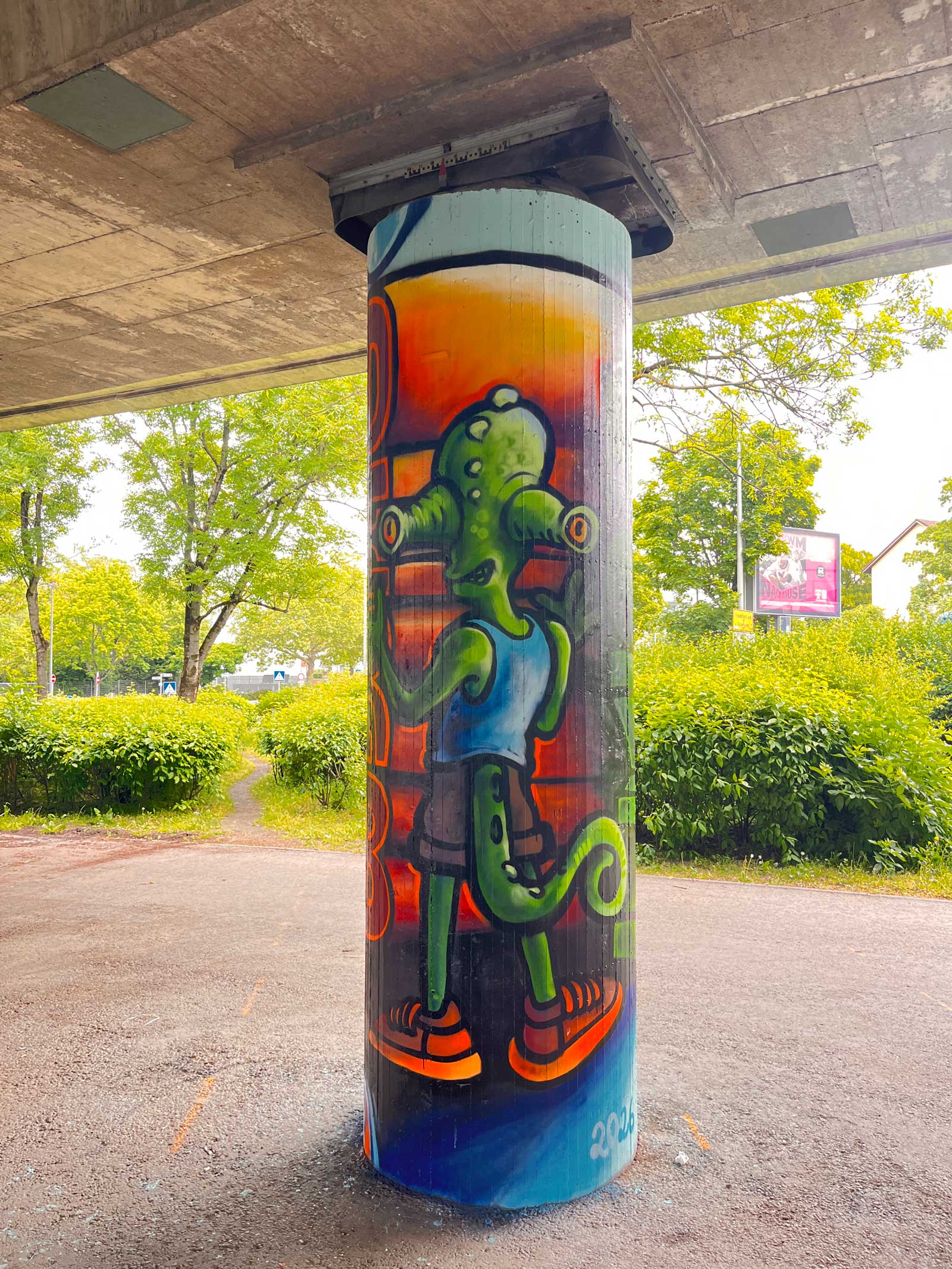 10 Säulen, 10 Künstler*innen, 10 Bilder in Frankfurt-Ginnheim