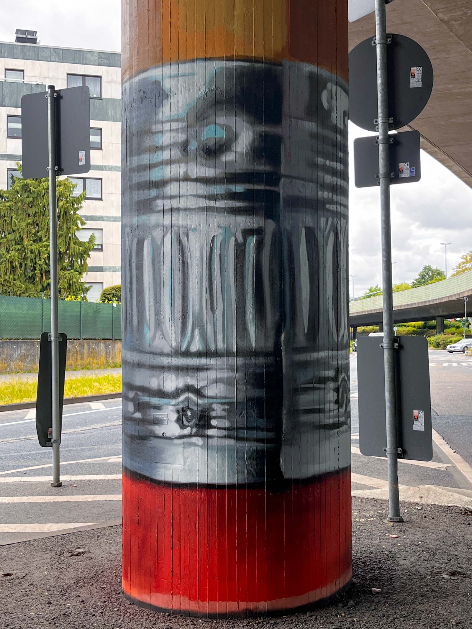 10 Säulen, 10 Künstler*innen, 10 Bilder in Frankfurt-Ginnheim