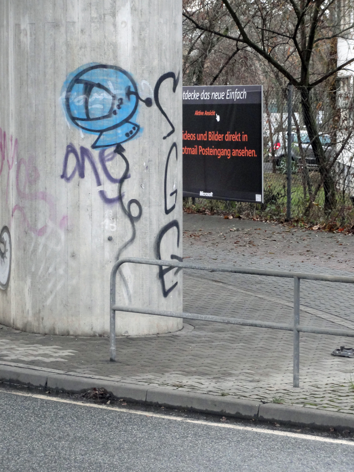 astronaut blau Streetart in Frankfurt - Astronaut