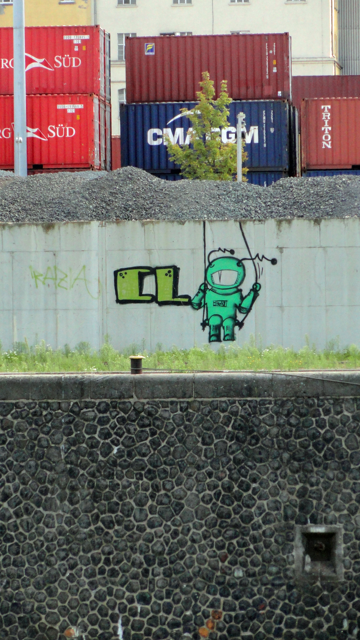 Astronaut Osthafen Streetart in Frankfurt - Astronaut