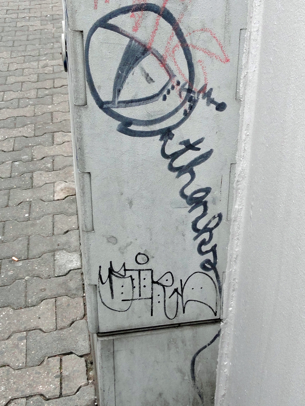 astronaut thanks bornheim mitte Streetart in Frankfurt - Astronaut