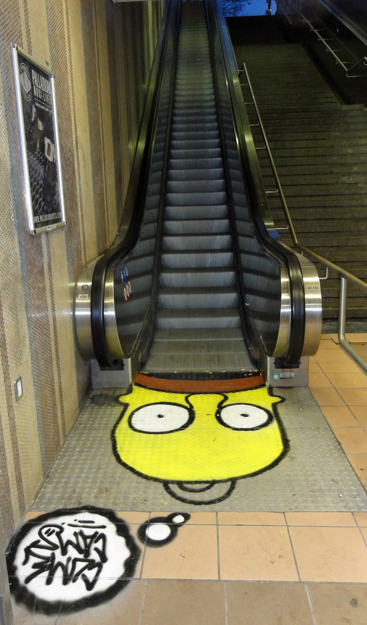 Homer Simpson mit Donuts-Rolltreppe in Frankfurt-Sachsenhausen