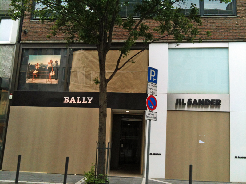 blockupy frankfurt jil sander und baily Gothestraße in Frankfurt schützt sich Blockupy