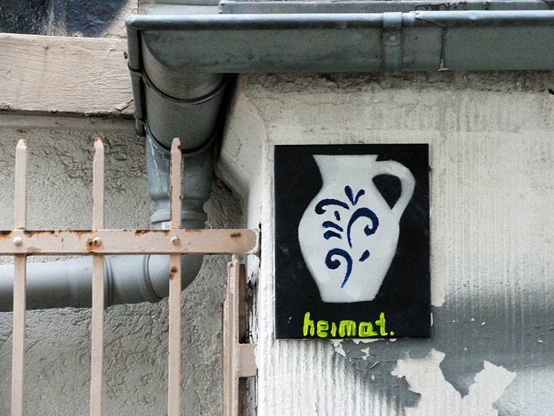 heimat-bembel-fliese-streetart-frankfurt