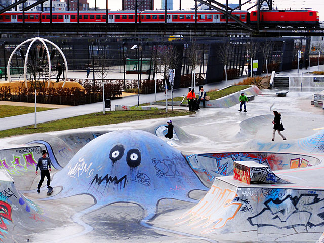Riesenkrake im Skatepark in Frankfurt am Main