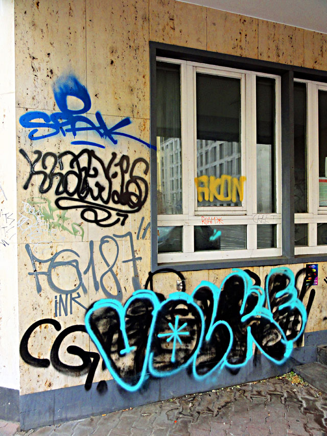 frankfurt-graffiti-all-colours-are-beautiful-10