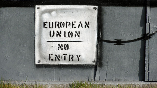 No border- Graffiti am EZB- Neubau in Frankfurt von Justus Becker und Oguz Sen