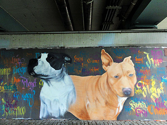 FRANKFURT-GRAFFITI-hunde-friedensbrücke-foto-03
