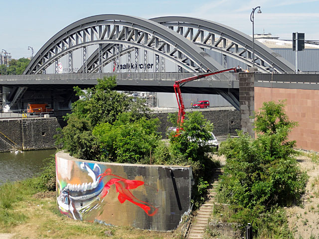 graffiti-entfernung-frankfurt-graffiti-case-maclaim