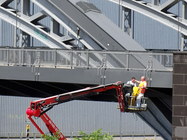 graffiti-entfernung-honsellbrücke