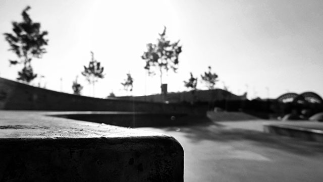 Schwarz-weiss-Foto vom "Concrete Jungle" beim Hafenpark in Frankfurt -Foto 09