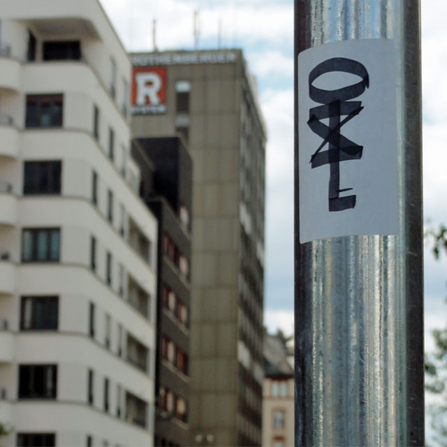 frankfurt-street-style-sticker-hourglass-2