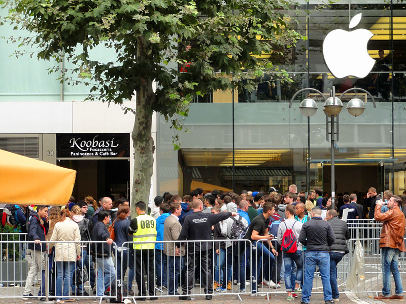 Verkaufsstart iPhone 6 und iPhone 6 Plus auch beim Apple Store in Frankfurt.