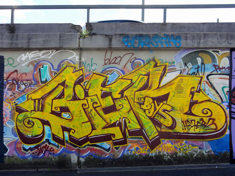 GRAFFITI IN FRANKFURT - HALL OF FAME RATSWEGKREISEL - AUGUST 2014 - SNC - BIER BOYS