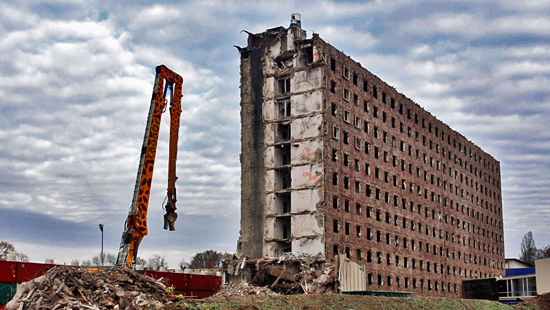 Frankfurt, ehemalige Oberfinanzdirektion - Stückchenweise dem Ende entgegen