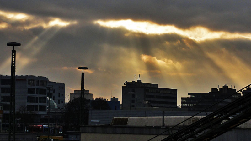 Frankfurt, Wolken und Sonnenstrahlen