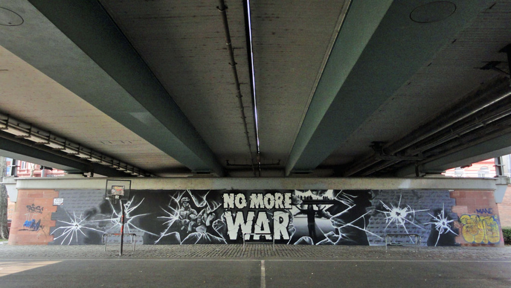Graffiti in Frankfurt - NO MORE WAR