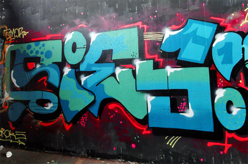 blue-letters-graffiti-1