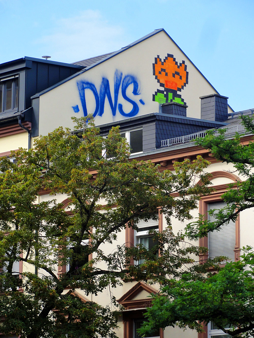 Graffiti in Frankfurt, Rooftop von DNS und SLC in Bockenheim