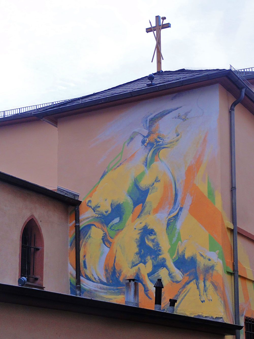 Mural um's Eck von Guido Zimmernannbeim Liebfrauenkloster in Frankfurt