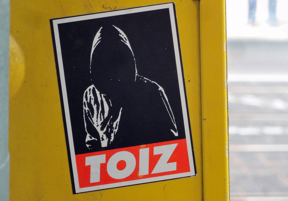 Streetart inspiriert vom ONEY-Schriftzug