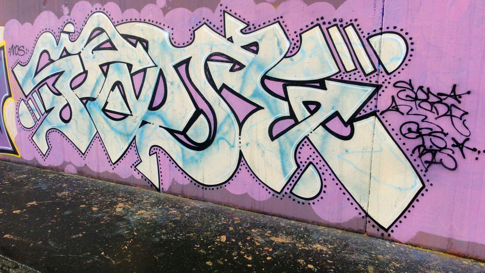 graffiti-bei-der-hall-of-fame-an-der-hanauer-landstrasse-in-frankfurt-10