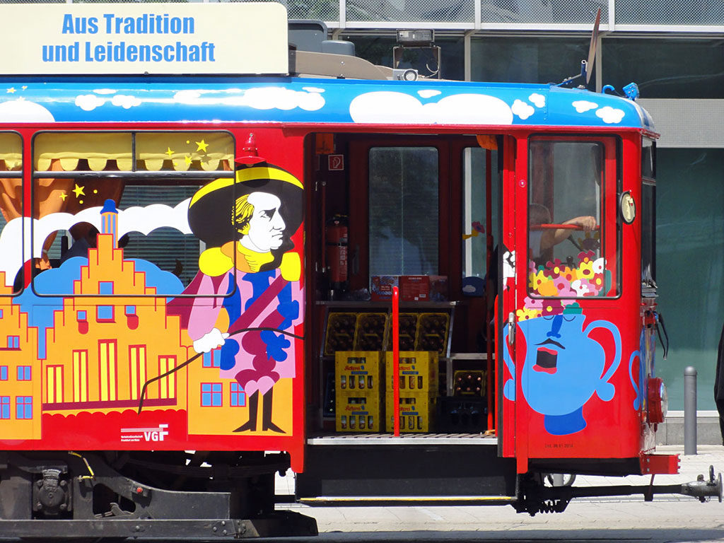 Straßenbahn fahren und dabei Apfelwein trinken in Frankfurt