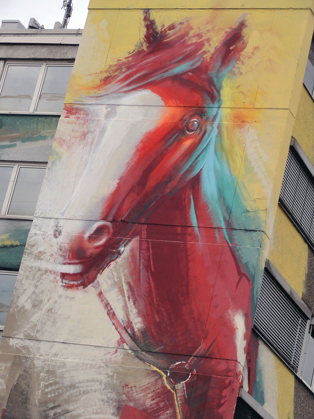 Guido Zimmermann Hausfassade Graffiti mit Cowboy, Rind und Pferd in der Hanauer Landstrasse in Frankfurt