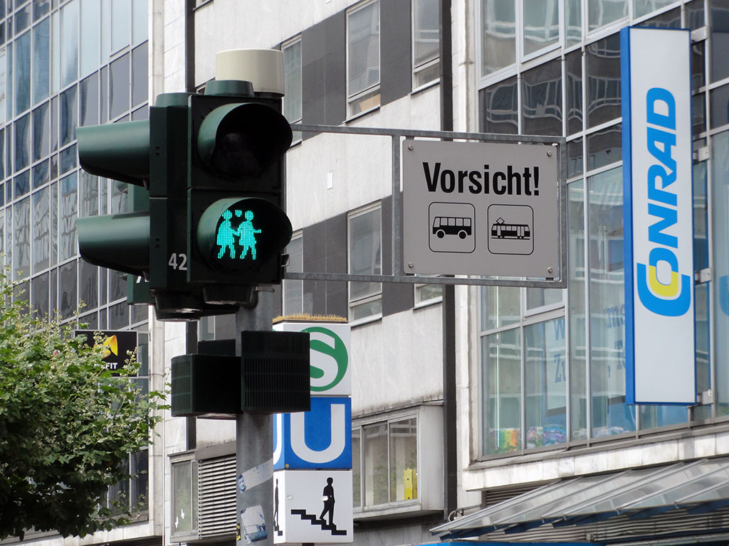 Gleichgeschlechtliche Pärchen-Ampel zum CSD 2016 in Frankfurt