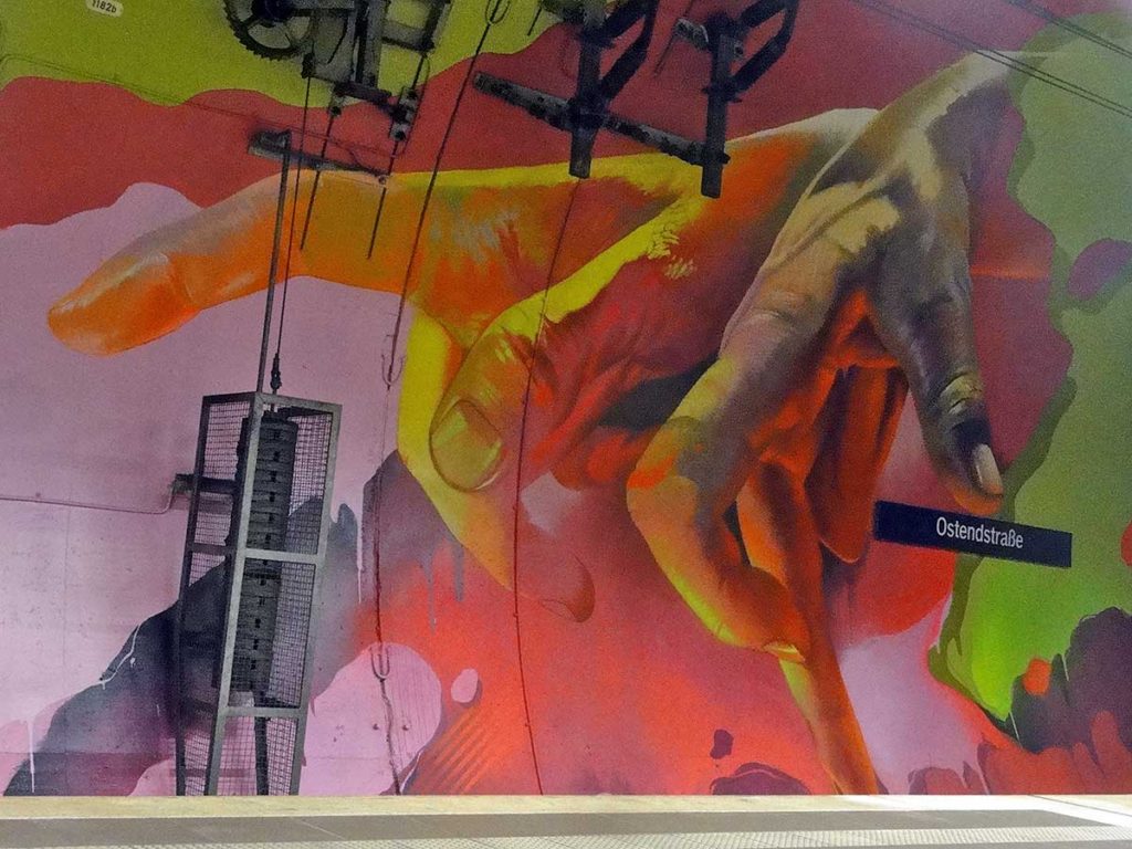 Hände-Graffiti in der Ostendstraße - Andreas von Chrzaowski, Samira von Chrzaowski und Does