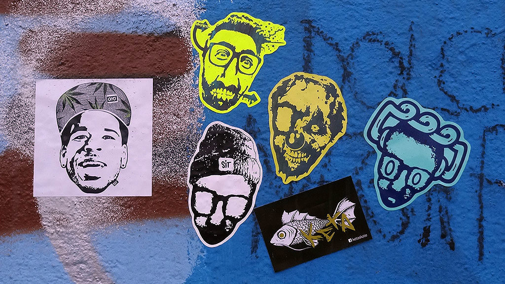 Aufkleber in Frankfurt: OIYO, SIT, KETA