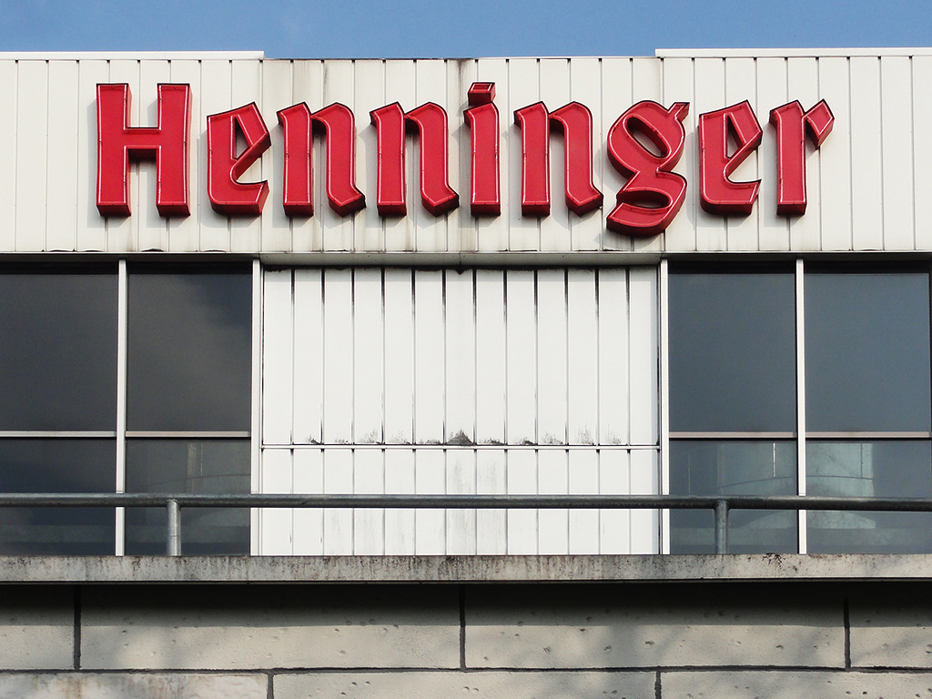 Typografie in Frankfurt - HENNINGER
