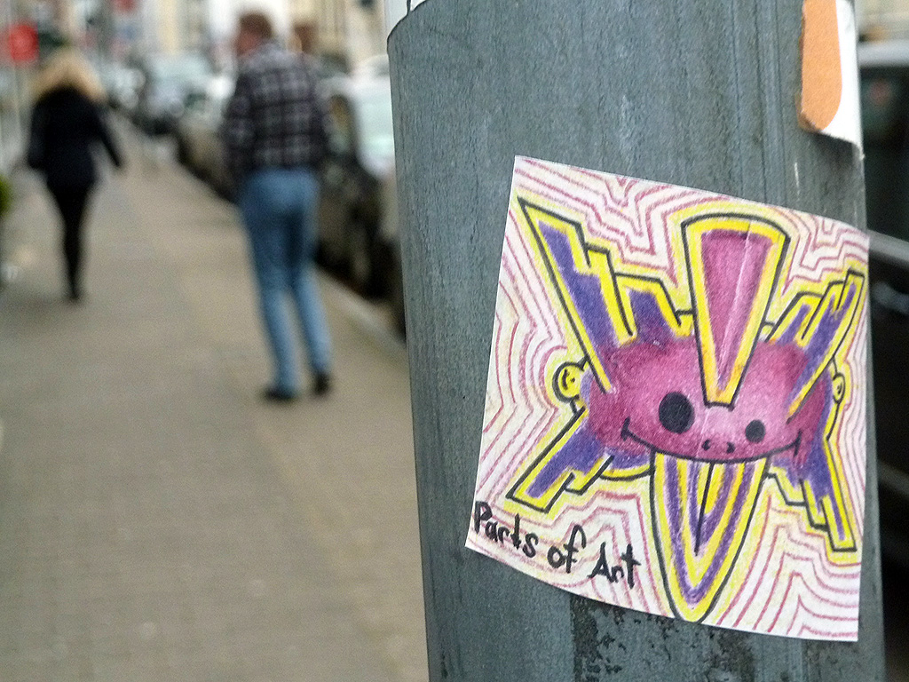 Streetart in Frankfurt: Parts of Art-Aufkleber
