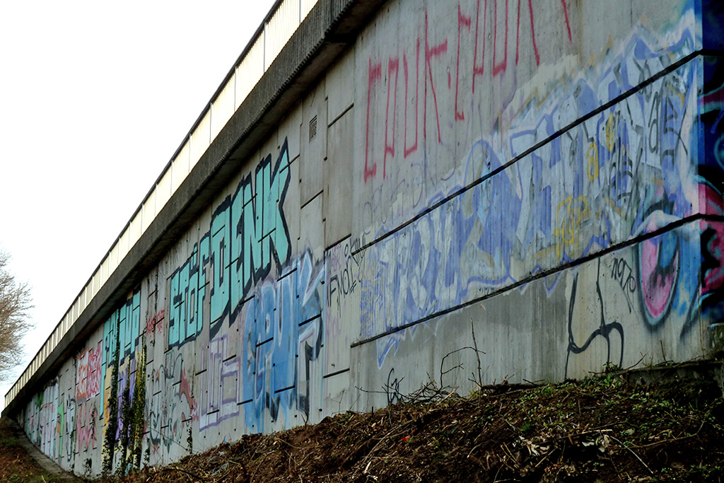Graffiti in Frankfurt - Ratsweg, Ausfahrt A661
