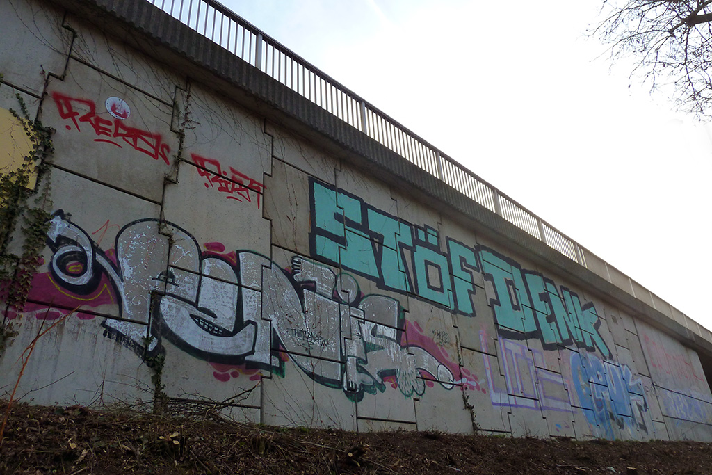 Graffiti in Frankfurt - STÖF, DENK, PENIS, CPUK