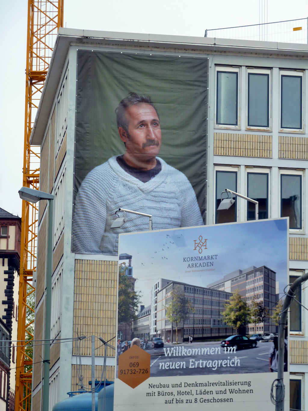 New Citizens - Kunst mit großen Porträts von Flüchtlingen in Frankfurt