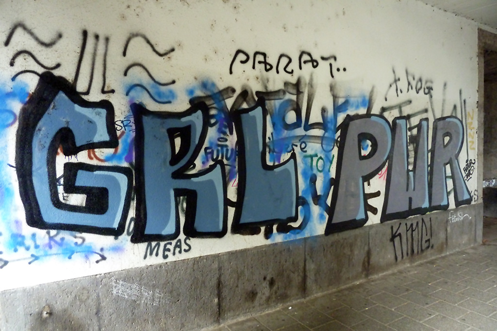 Girlpower in Offenbach mit GRL PWR-Graffiti