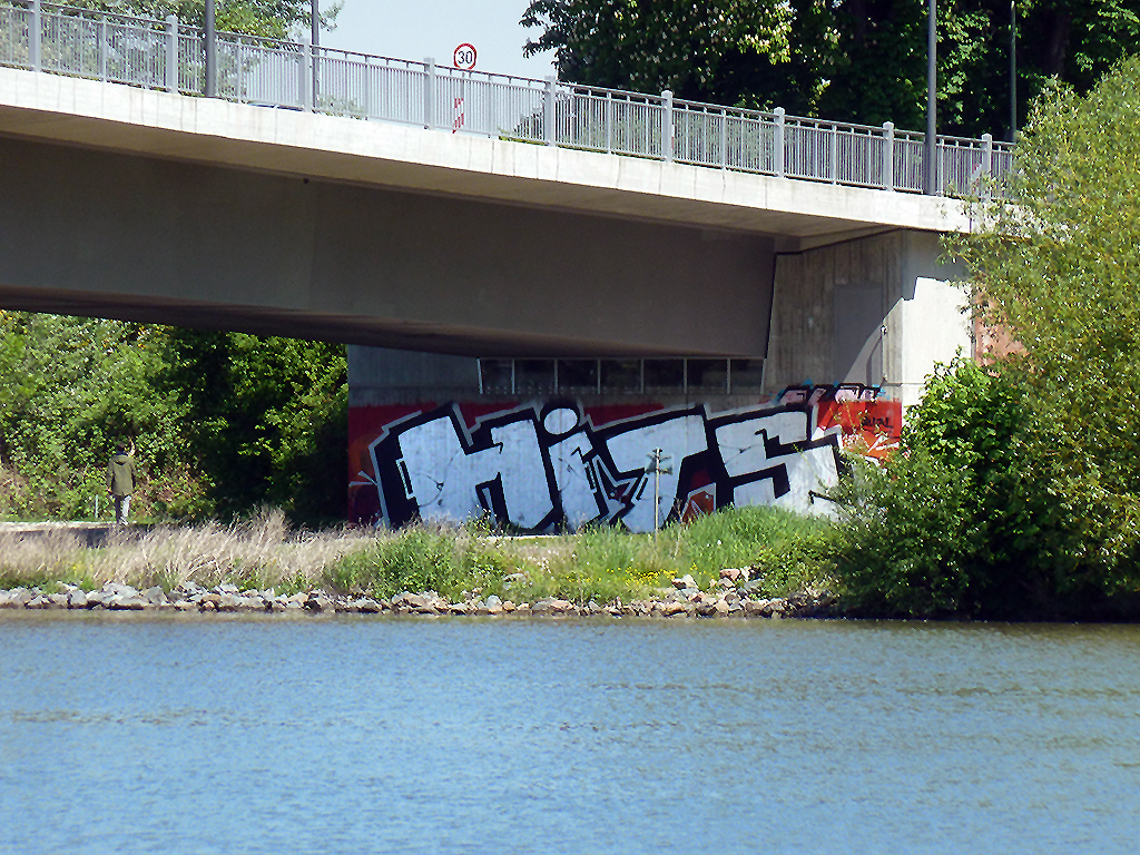 HITS-Graffiti in Offenbach unter einer Brücke