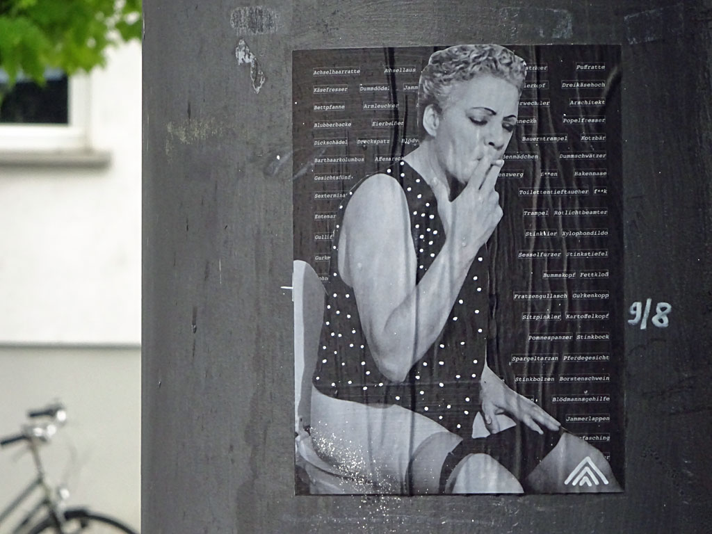 Street Art in Frankfurt - Bilder mit drei weißen Pfeilspitzen