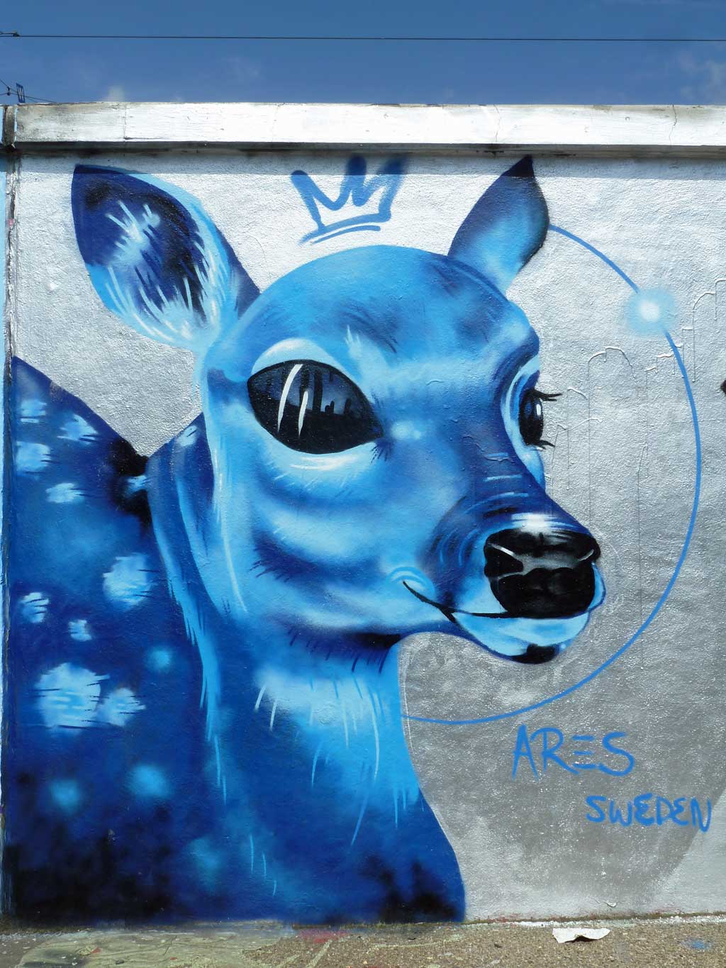 Blaues Reh-Graffiti am Ratswegkreisel von ARES und SAGIE