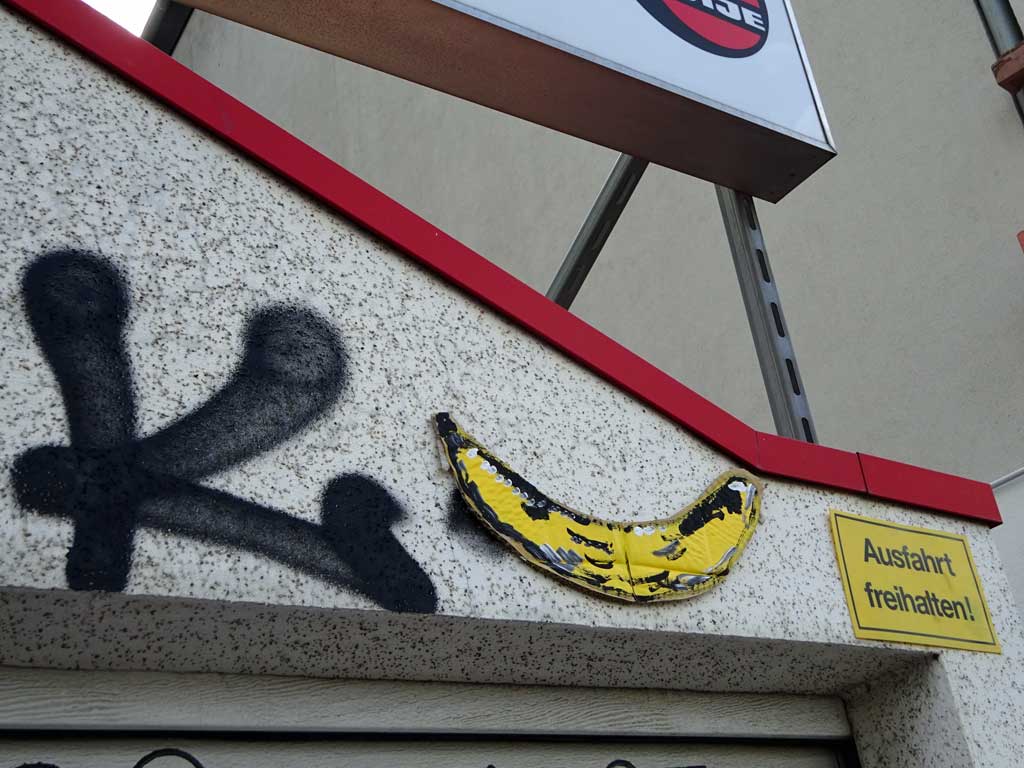 Street Art in Form einer Bananen-Pappe