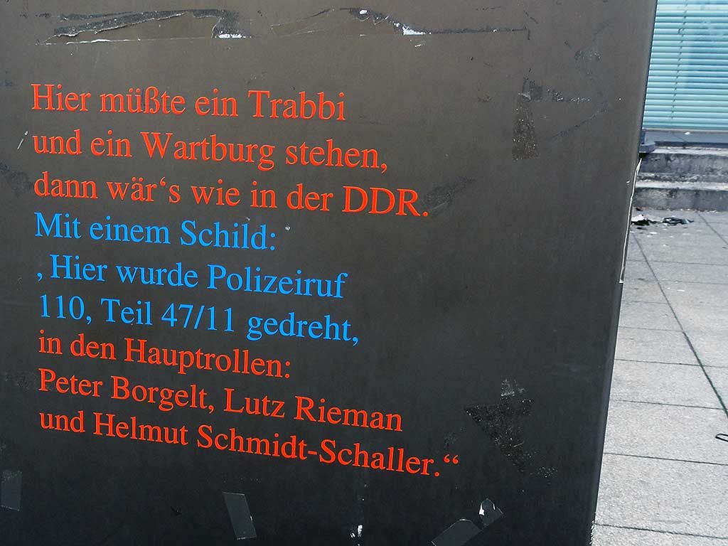 Hier müsste ein Trabbi und ein Wartburg stehen