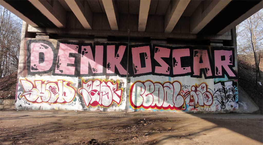 Graffiti unterhalb der Ratswegbrücke in Frankfurt