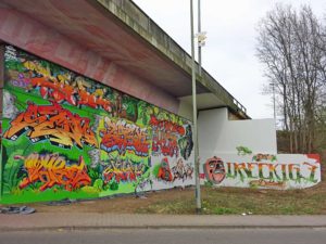 Großstadtdschungel-Graffiti am Niddapark in Frankfurt