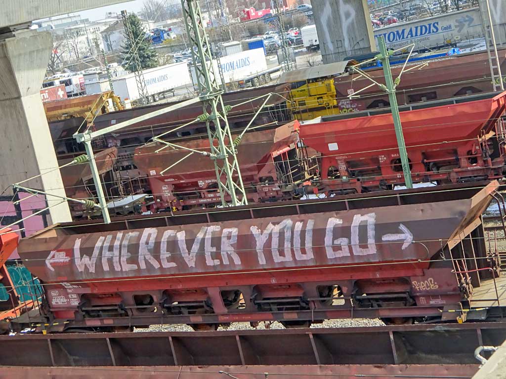 Güterzug mit Graffiti
