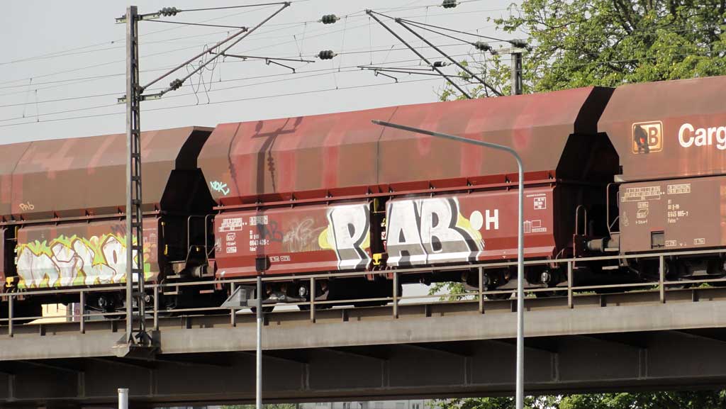 Güterzug mit Graffiti