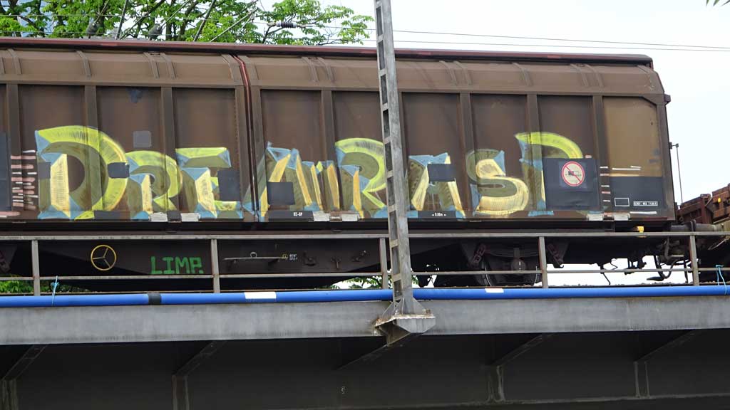 Güterzug mit Graffiti