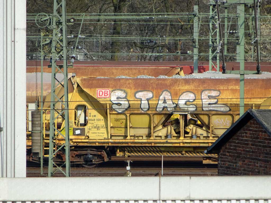 Güterzug mit Graffiti