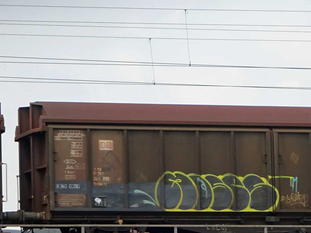 Güterzug mit Graffiti